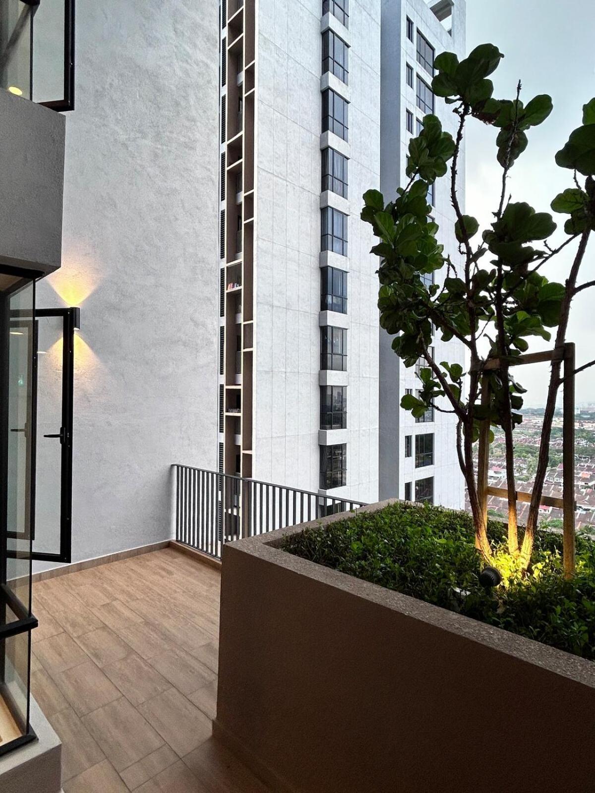 Sky Trees Bukit Indah Aeon Netflix A16 Apartment Johor Bahru Exterior photo