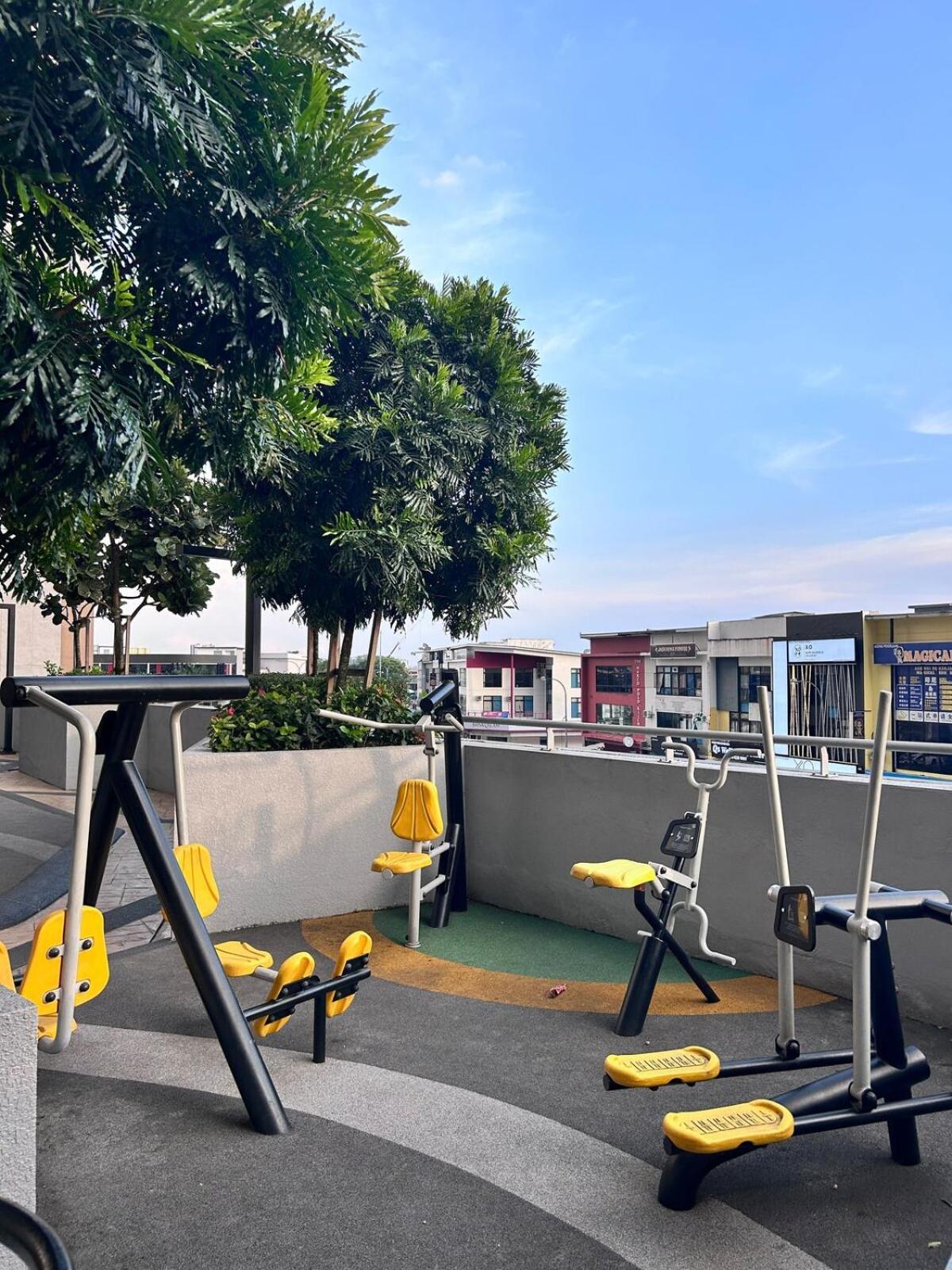 Sky Trees Bukit Indah Aeon Netflix A16 Apartment Johor Bahru Exterior photo